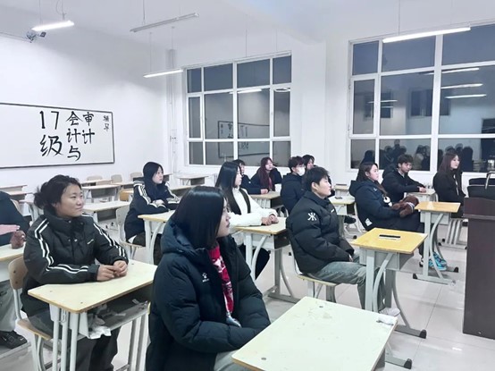 学院团委组织开展宪法知识学习活动